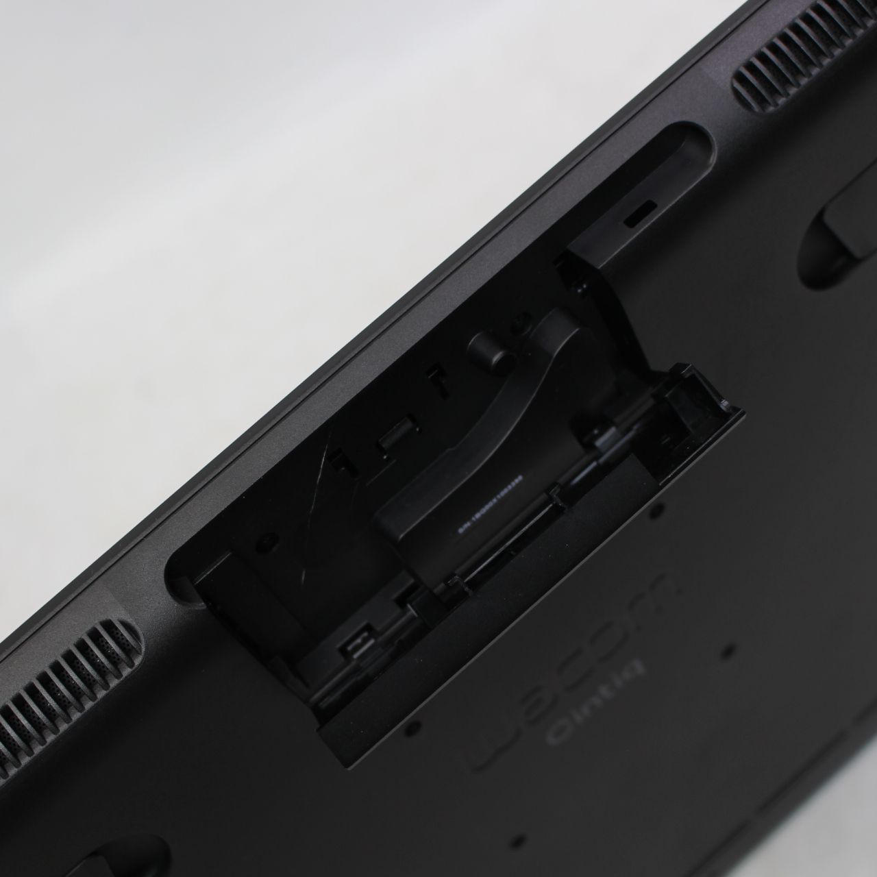 美品 Wacom Cintiq 16 DTK-1660 スタンド付 - メルカリ