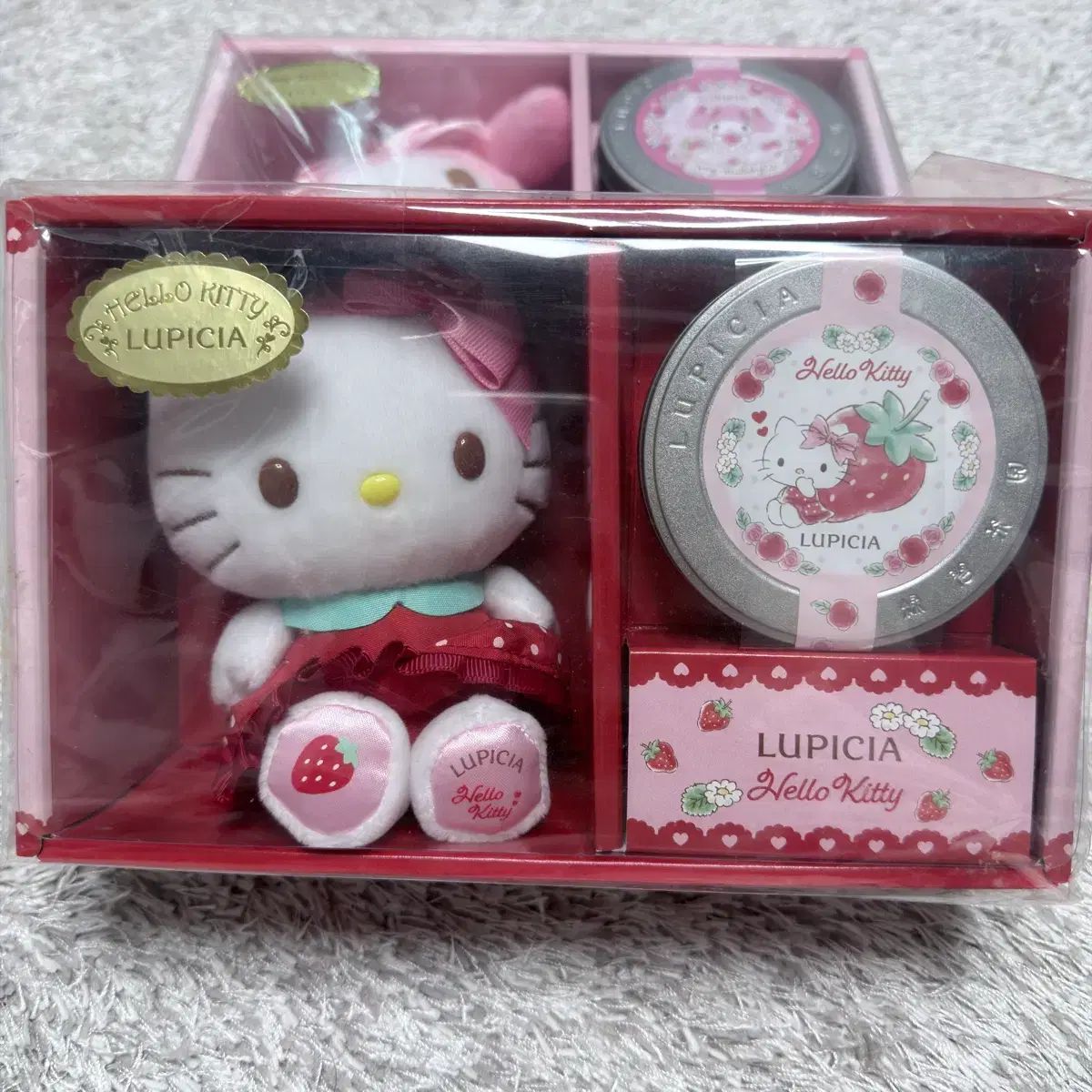 モンキー・D・ルフィ(ルフィ)シア ハローキティ(ハローキティ) ぬいぐるみ & お茶 セット