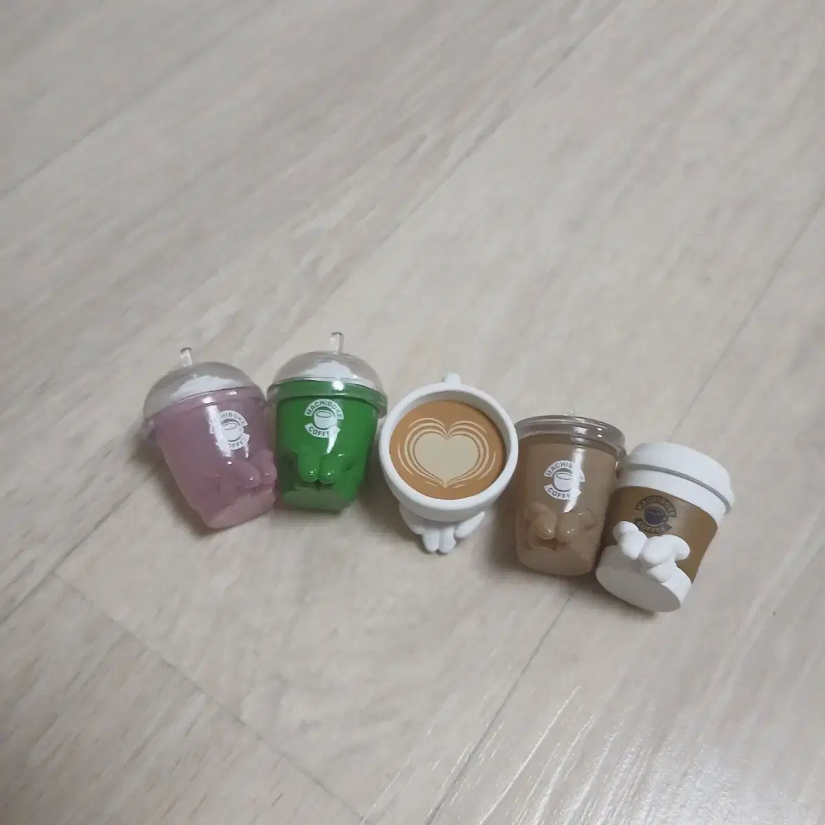 バンダイはいつ来るかな 麻ボーカフェの場合 コーヒーフラッペ ガチャ フィギュア