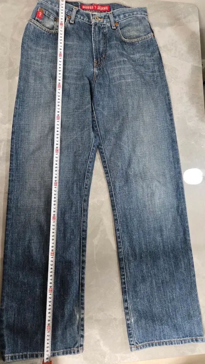 GUESS デニムパンツ