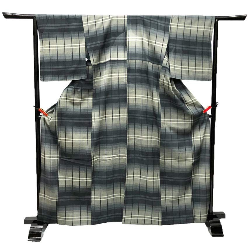 京やI580 夏の着物 正絹 夏紬 紗 紗紬 格子文様 グレー モノトーン パールトーン加工済み 6月7月8月9月 単衣の時期から盛夏までOK 仕立て上がり 美品