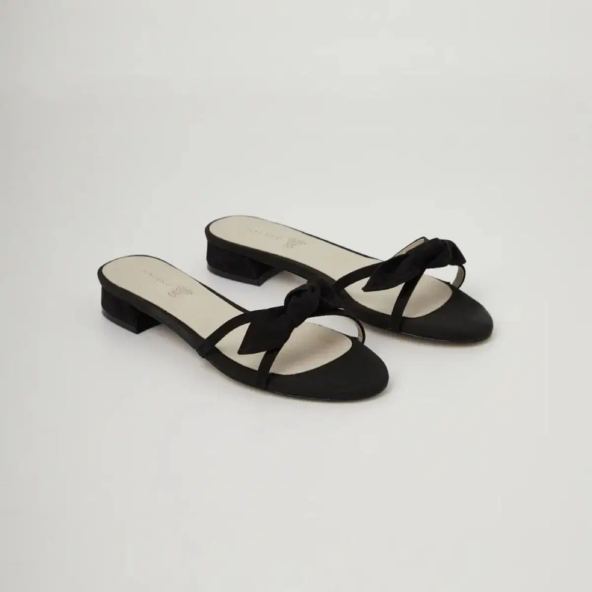 LOVE US U リー リボン サンダル 225 (新品)