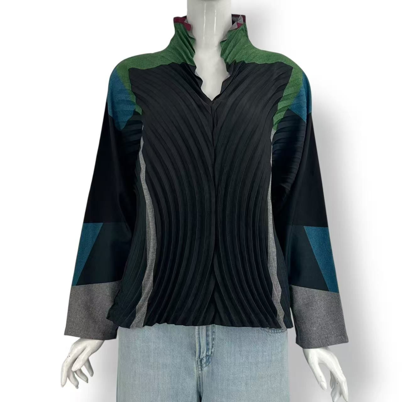 極美品 ISSEY MIYAKE イッセイミヤケ トップス カットソー プリーツデザイン ブラック