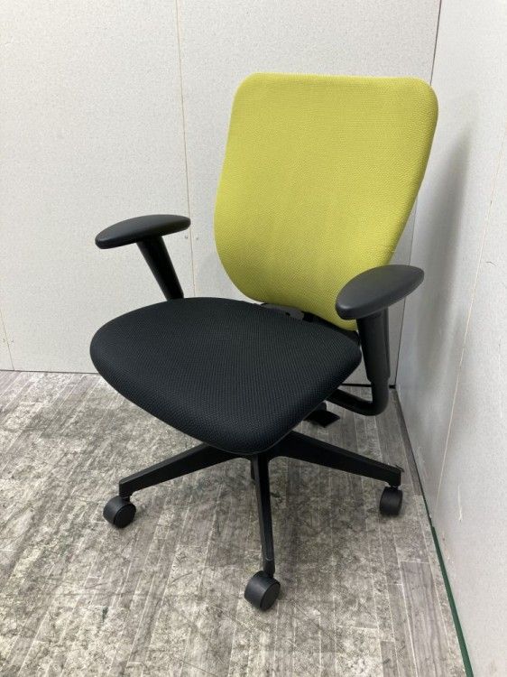 【中古品】イトーキ 可動肘付プラオチェア KE-239GH-T1T1L6 グリーン