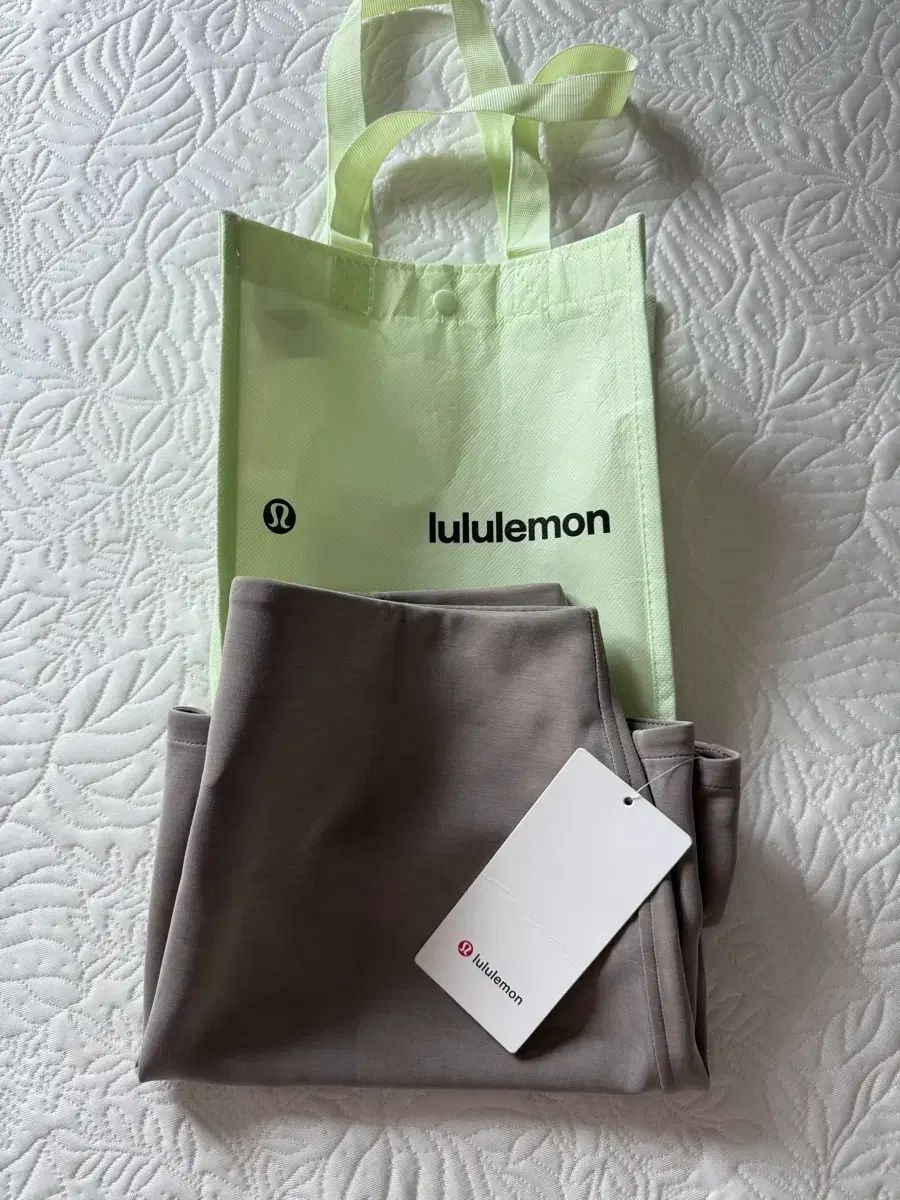 ルルレモン スカート M 新品