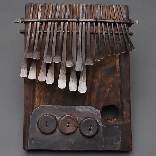 ジンバブエ ムビラ mbira ンビラ No.26 親指ピアノ アフリカ民族楽器 ショナ族 伝統楽器 ハンドメイド 民族音楽 ヒーリング 癒し ラメラフォン アフリカ雑貨 エスニック インテリア 演奏用 民芸品 伝統文化 アフリカ音楽 ハンドクラフト