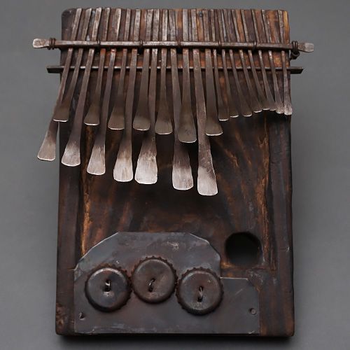 ジンバブエ ムビラ mbira ンビラ No.27 親指ピアノ アフリカ民族楽器 ショナ族 伝統楽器 ハンドメイド 民族音楽 ヒーリング 癒し ラメラフォン アフリカ雑貨 エスニック インテリア 演奏用 民芸品 伝統文化 アフリカ音楽 ハンドクラフト