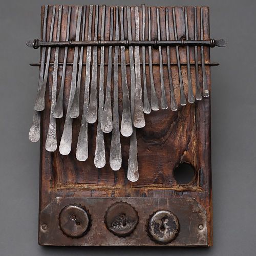 ジンバブエ ムビラ mbira ンビラ No.29 親指ピアノ アフリカ民族楽器 ショナ族 伝統楽器 ハンドメイド 民族音楽 ヒーリング 癒し ラメラフォン アフリカ雑貨 エスニック インテリア 演奏用 民芸品 伝統文化 アフリカ音楽 ハンドクラフト
