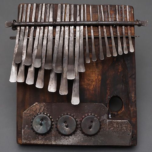 ジンバブエ ムビラ mbira ンビラ No.31 親指ピアノ アフリカ民族楽器 ショナ族 伝統楽器 ハンドメイド 民族音楽 ヒーリング 癒し ラメラフォン アフリカ雑貨 エスニック インテリア 演奏用 民芸品 伝統文化 アフリカ音楽 ハンドクラフト
