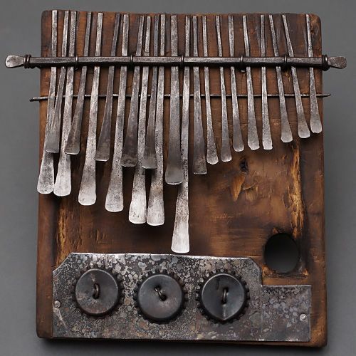 ジンバブエ ムビラ mbira ンビラ No.33 親指ピアノ アフリカ民族楽器 ショナ族 伝統楽器 ハンドメイド 民族音楽 ヒーリング 癒し ラメラフォン アフリカ雑貨 エスニック インテリア 演奏用 民芸品 伝統文化 アフリカ音楽 ハンドクラフト