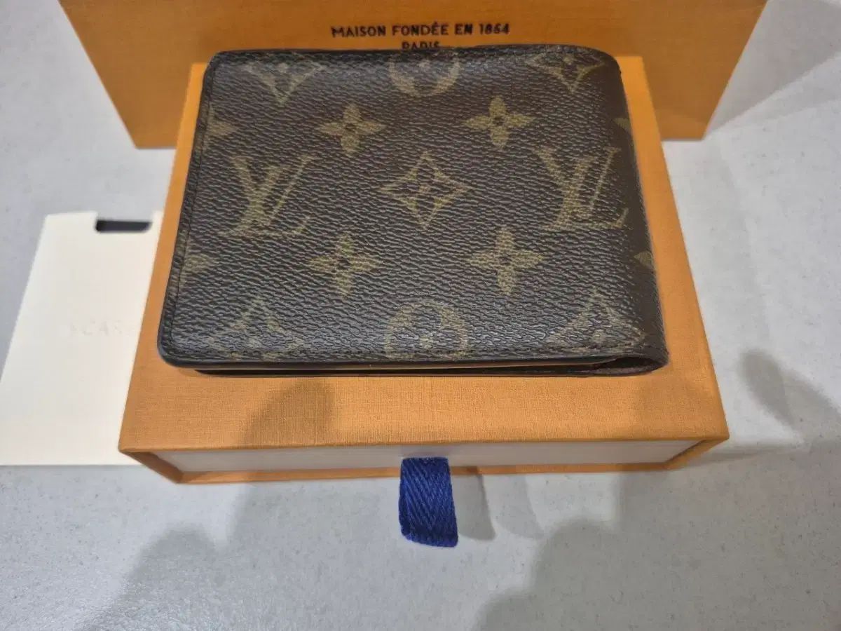 ルイヴィトン 正規品 エクリプス モノグラム 二つ折り財布 出品