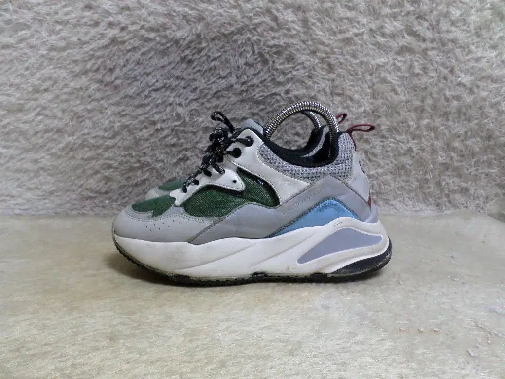 235 SUECOMMA BONNIE シューコンマボニー スニーカー 中古 靴 260507