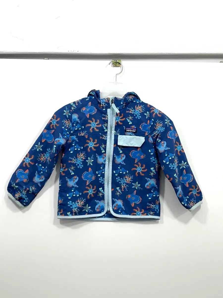 (キッズ 4T) patagonia patagonia キッズ ツリーフーディー ウィンドブレーカー アウター 0507-0 5,785円