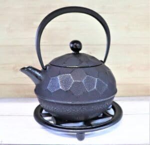 南部鉄器 鉄瓶 ボロノイ 0.6L 金気止め 直火 日本製 南部鉄瓶 やかん 南部鉄 鉄分 補給 ヤカン 茶瓶 おしゃれ 工芸品 コーヒー オシャレ 鉄器 贈り物 プレゼント ギフト 鉄分補給 かっこいい ケトル 母の日 父の日 小鉄瓶 及春 28c2b7c3 11,505円