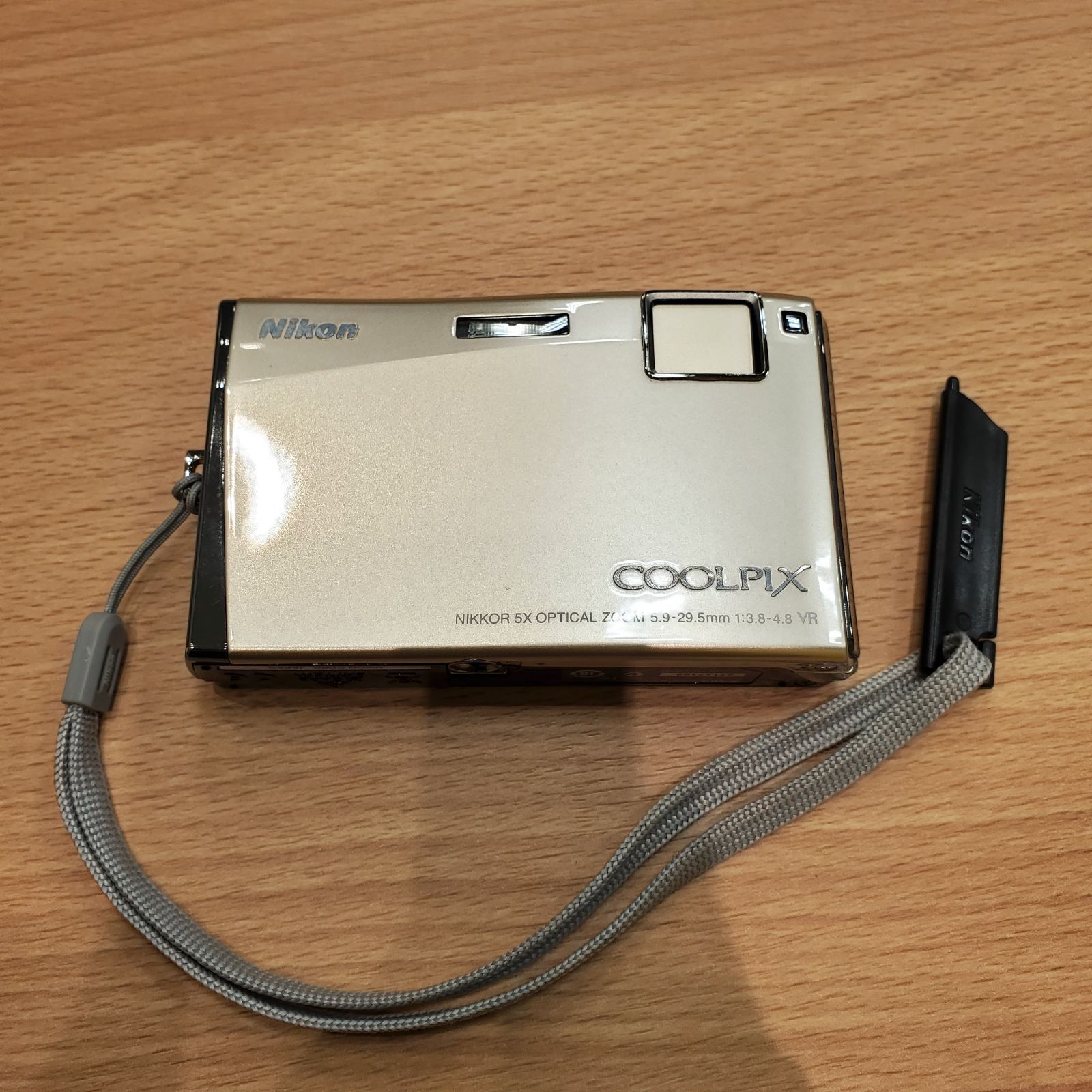 MK302【ER263】ニコン Nikon COOLPIX S60 稼働品