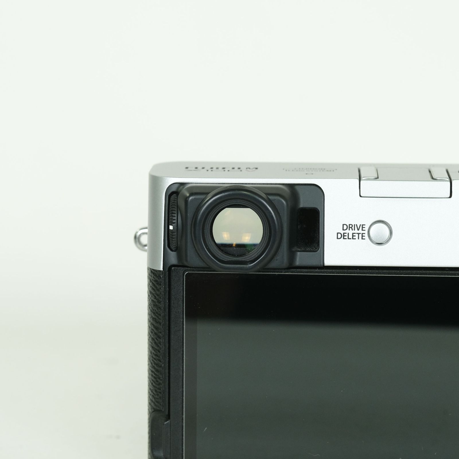 [美品 | シャッター数7,429回｜別売り付属品付] FUJIFILM X100V シルバー | コンパクトデジタルカメラ｜詳細画像