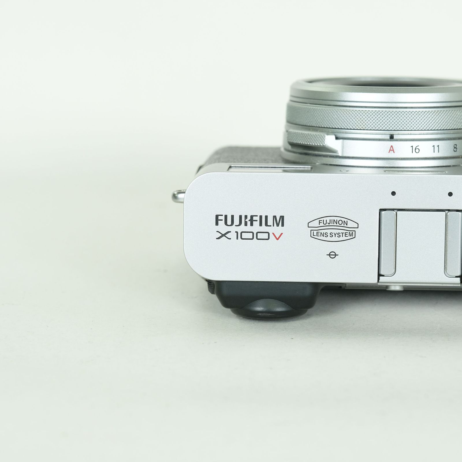 [美品 | シャッター数7,429回｜別売り付属品付] FUJIFILM X100V シルバー | コンパクトデジタルカメラ｜詳細画像