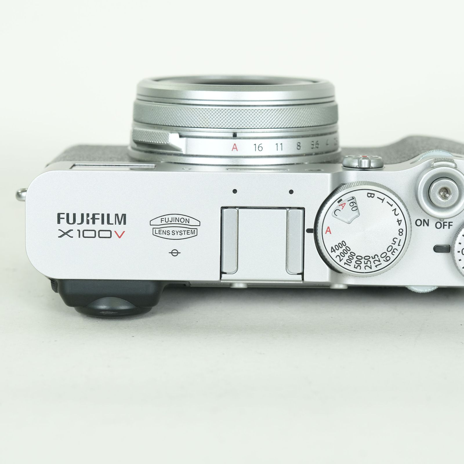 [美品 | シャッター数7,429回｜別売り付属品付] FUJIFILM X100V シルバー | コンパクトデジタルカメラ｜詳細画像