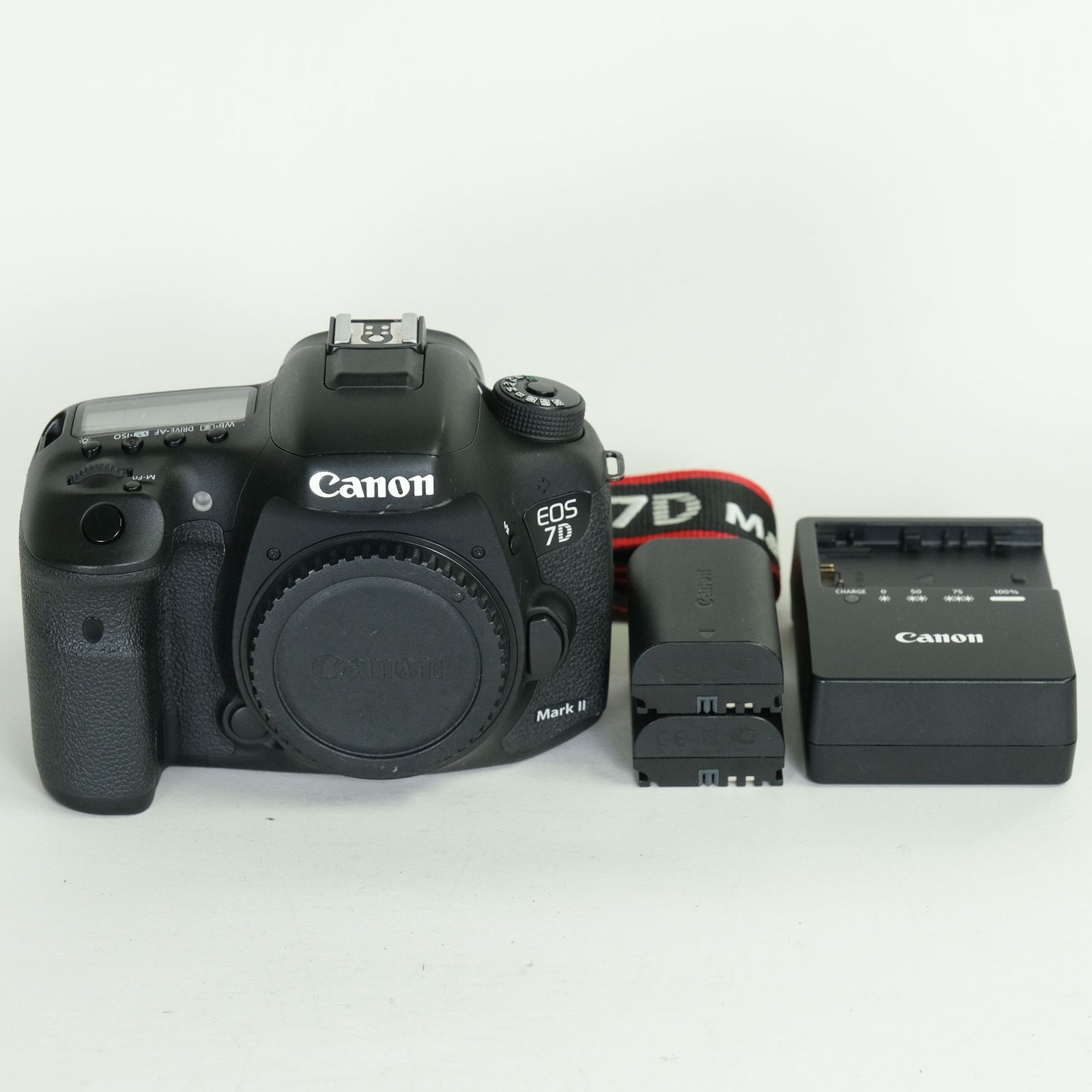 並品 | バッテリー2個付] Canon EOS 7D Mark II | Canon EF-Sマウント