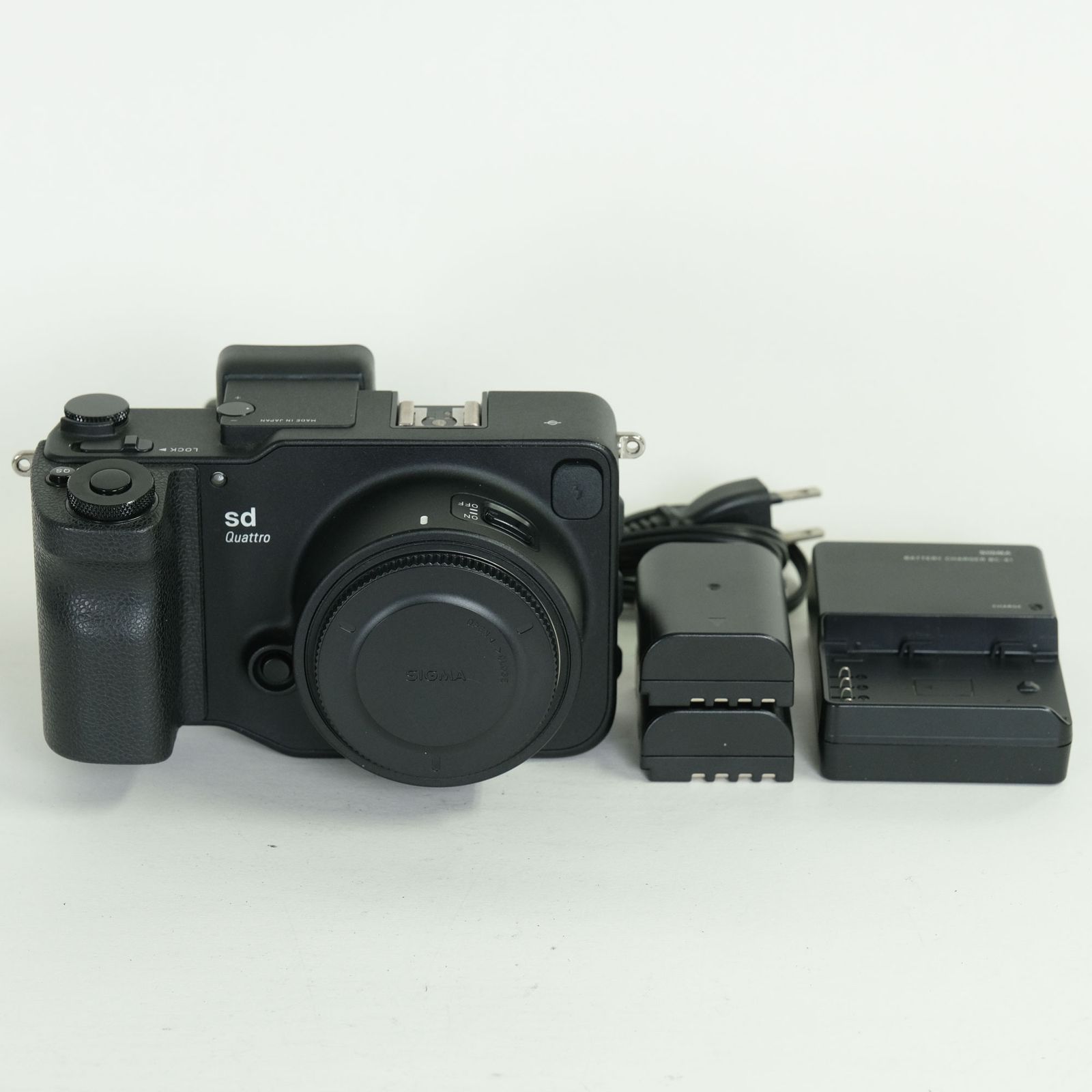 [並品 | バッテリー2個付] SIGMA sd Quattro
