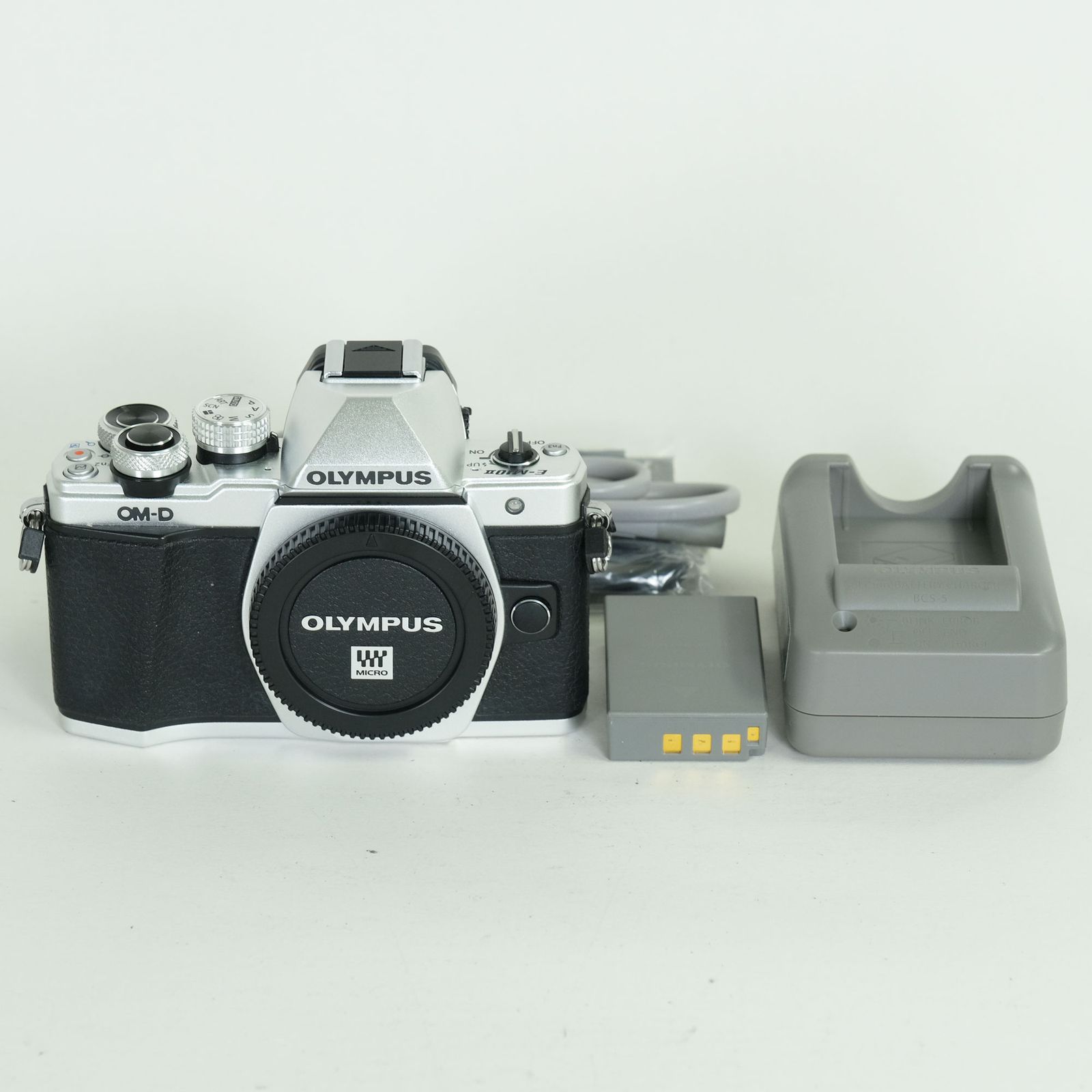 [美品 | シャッター数2,341回] OLYMPUS OM-D E-M10 Mark II [ボディ シルバー] | マイクロフォーサーズマウント
