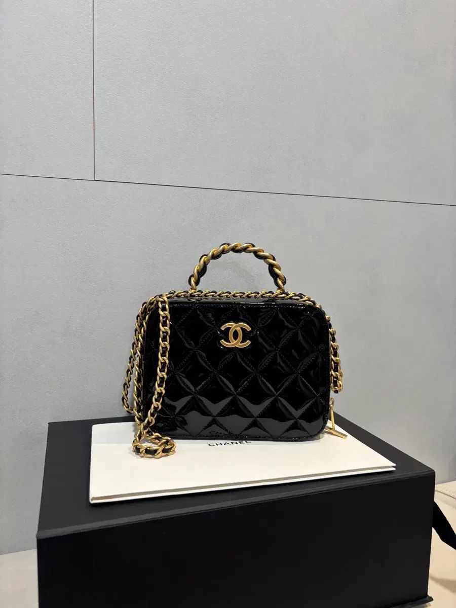 シャネル トップスハンドル ペンダント バッグ 付き