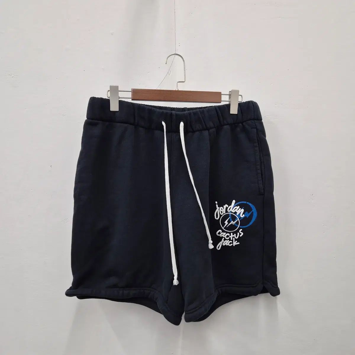 ジョーダン トラヴィス スコット フRAgMENT DESIGN(フラグメント 