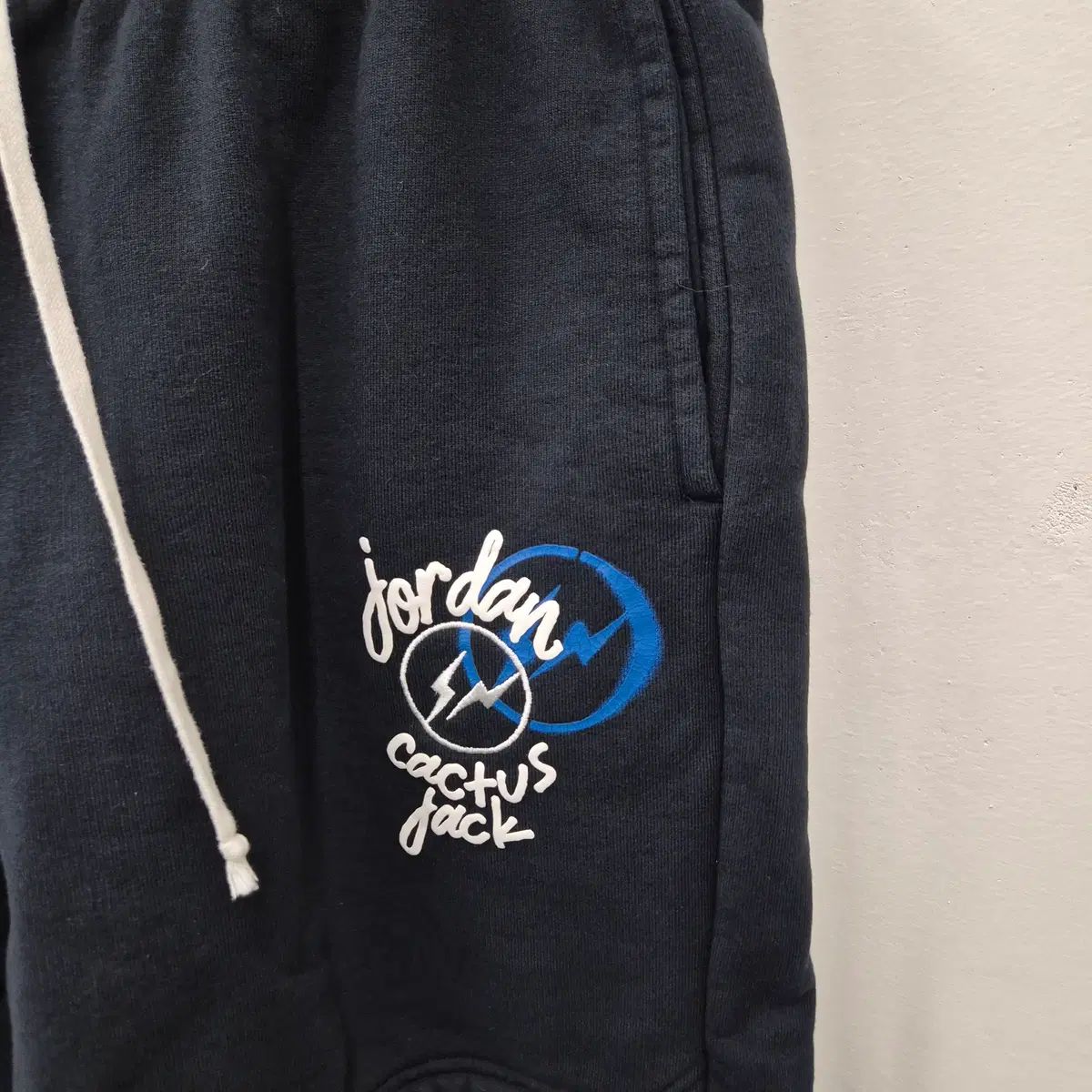 ジョーダン トラヴィス スコット フRAgMENT DESIGN(フラグメント 