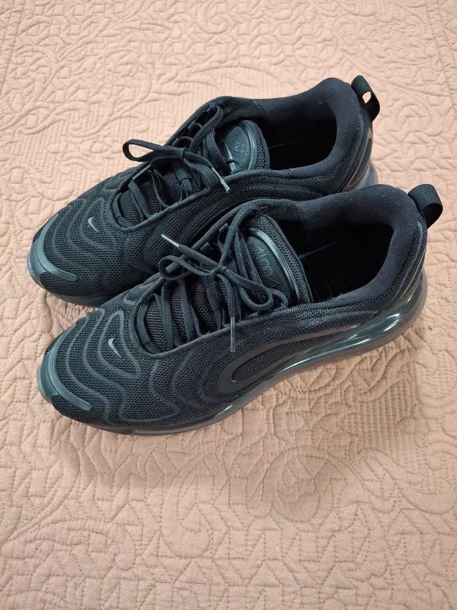 265 NIKE エア マックス 720 トリプル ブラック スニーカー 4043 10,655円