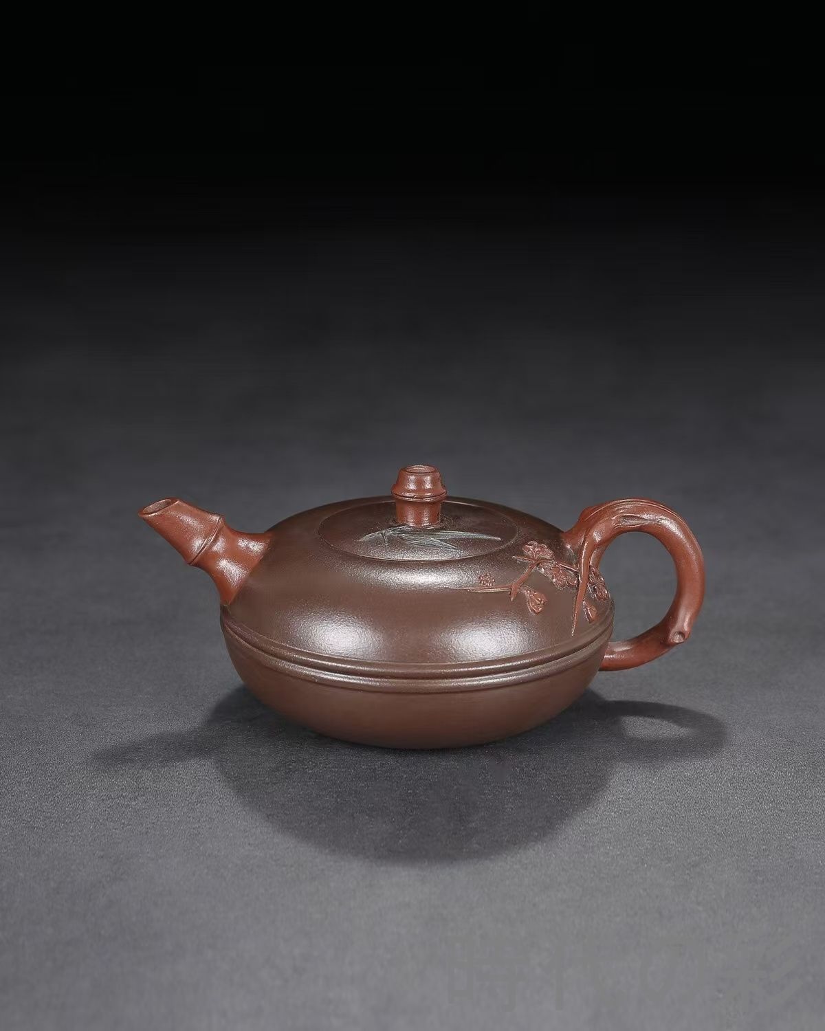 【旧蔵 松竹梅壺】紫泥 紫砂壺 汪寅仙款 名家作款 茶器 急須 手作り 宜興 紫砂 中国古美術 中国茶器 煎茶道具 時代物 唐物 在銘 骨董品 陶器 R08050516