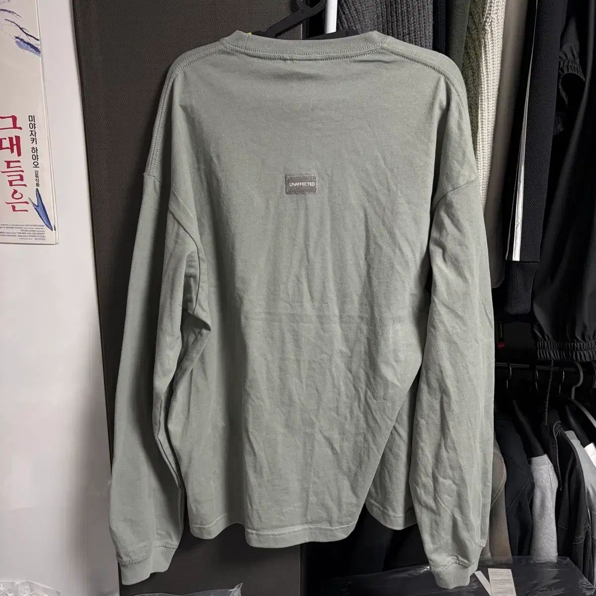 新品 (M) UNAFFECTED ロゴ ロングスリーブ 長袖Tシャツ スモークグレー