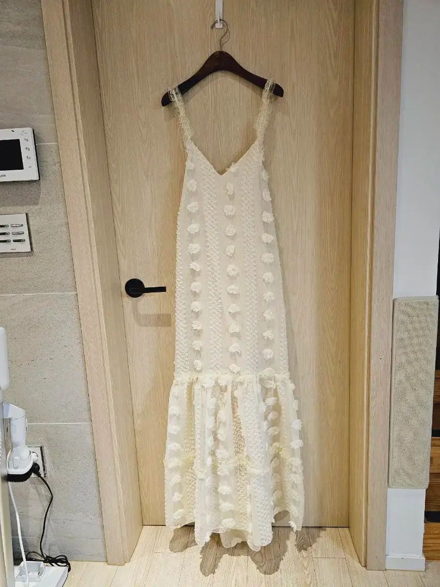 輸入刺繍花柄ワンピース