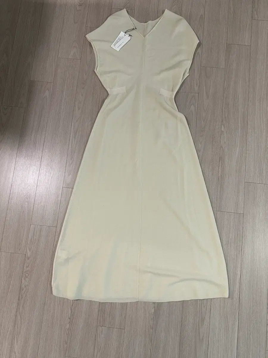the CASHMERE アイボリー ロング ONE PIECE 新品