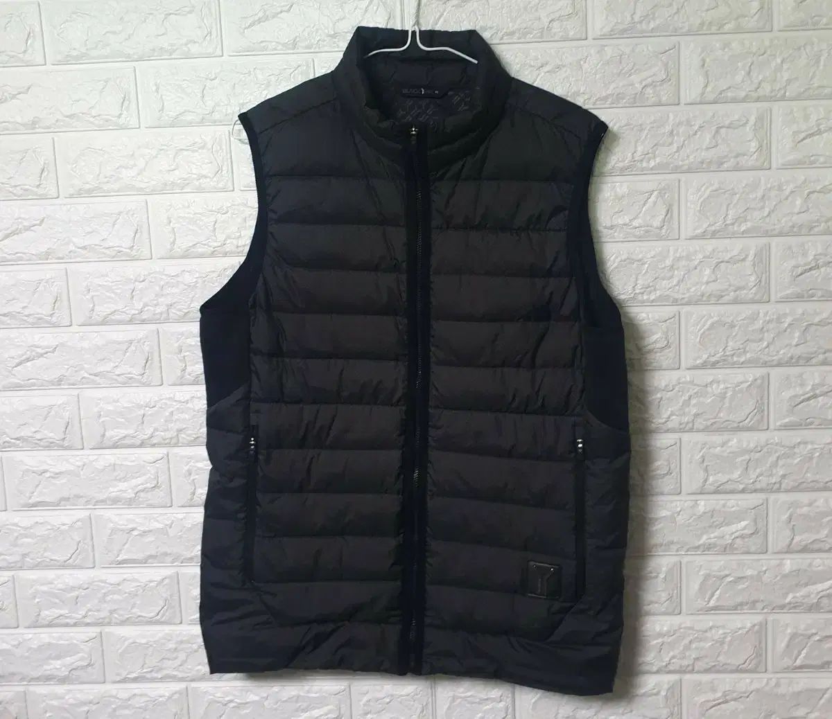 BLACK YAK 軽量 ダウンベスト 出品