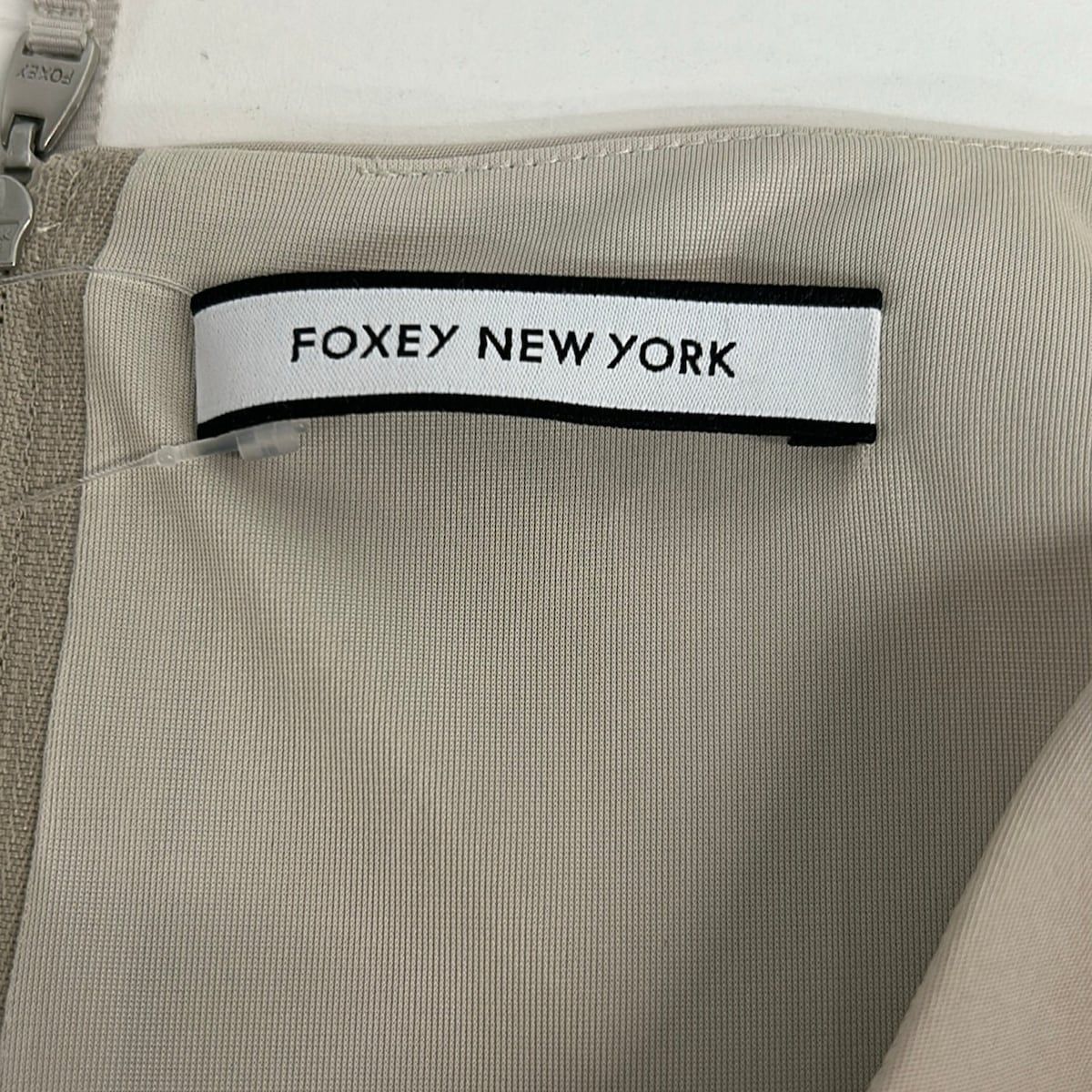 FOXEY NEW YORK(フォクシーニューヨーク) ワンピース サイズ38 M レディース - 38961 ベージュ クルーネック/ノースリーブ/ロング
