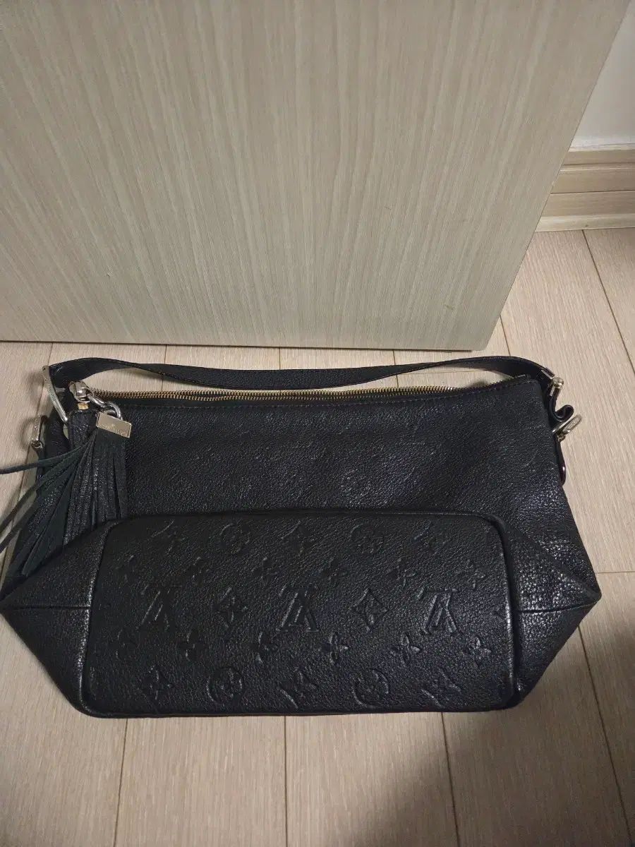 ルイヴィトン タッセル ショルダーバッグ