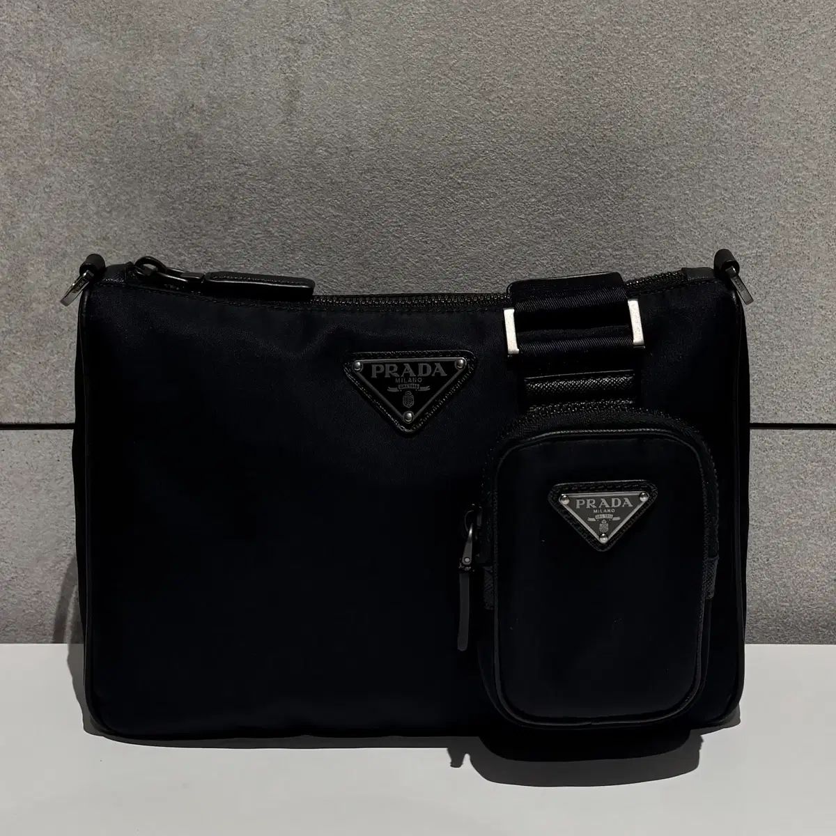 正規品/OS PRADA プラダ 三角ロゴ ナイロン テスート メッセンジャーバッグ