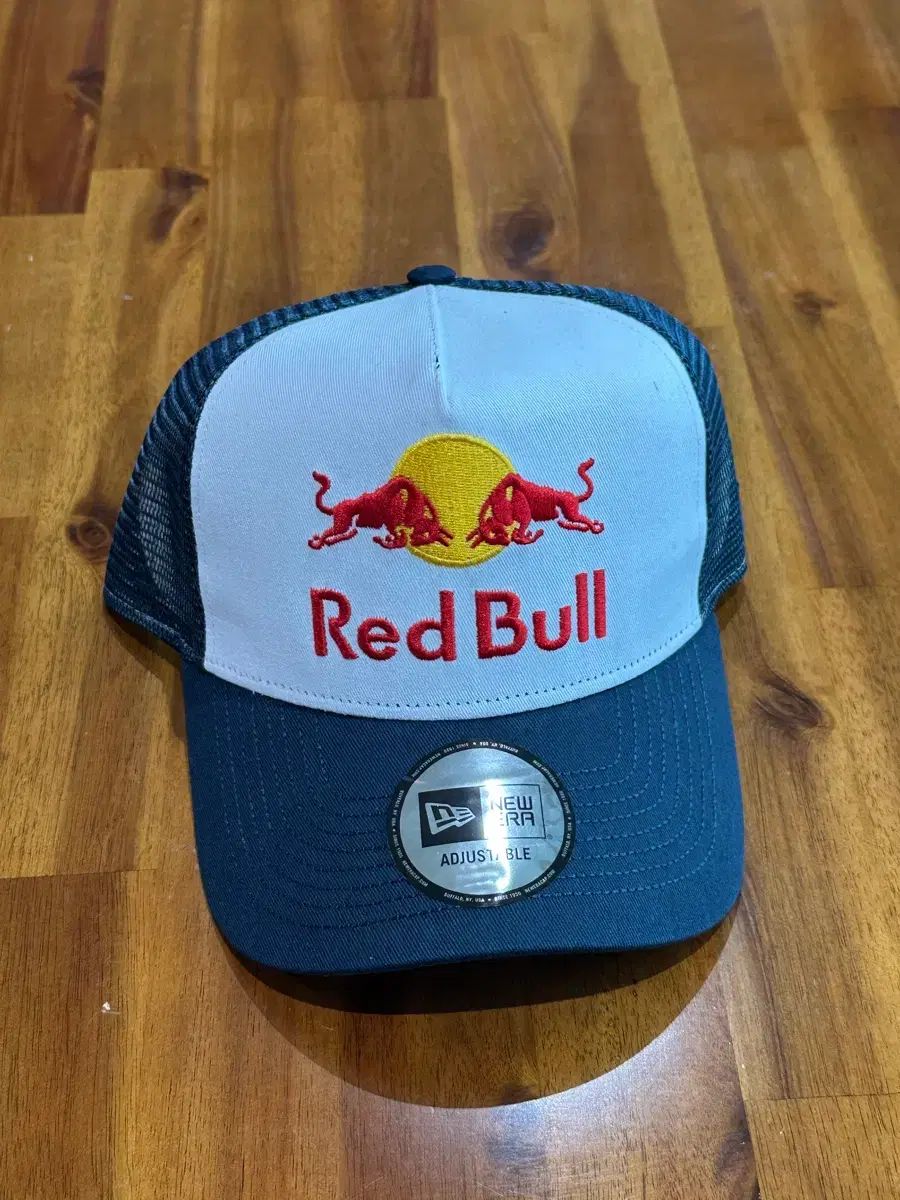 NEW ERA レッドブル トラッカーキャップ