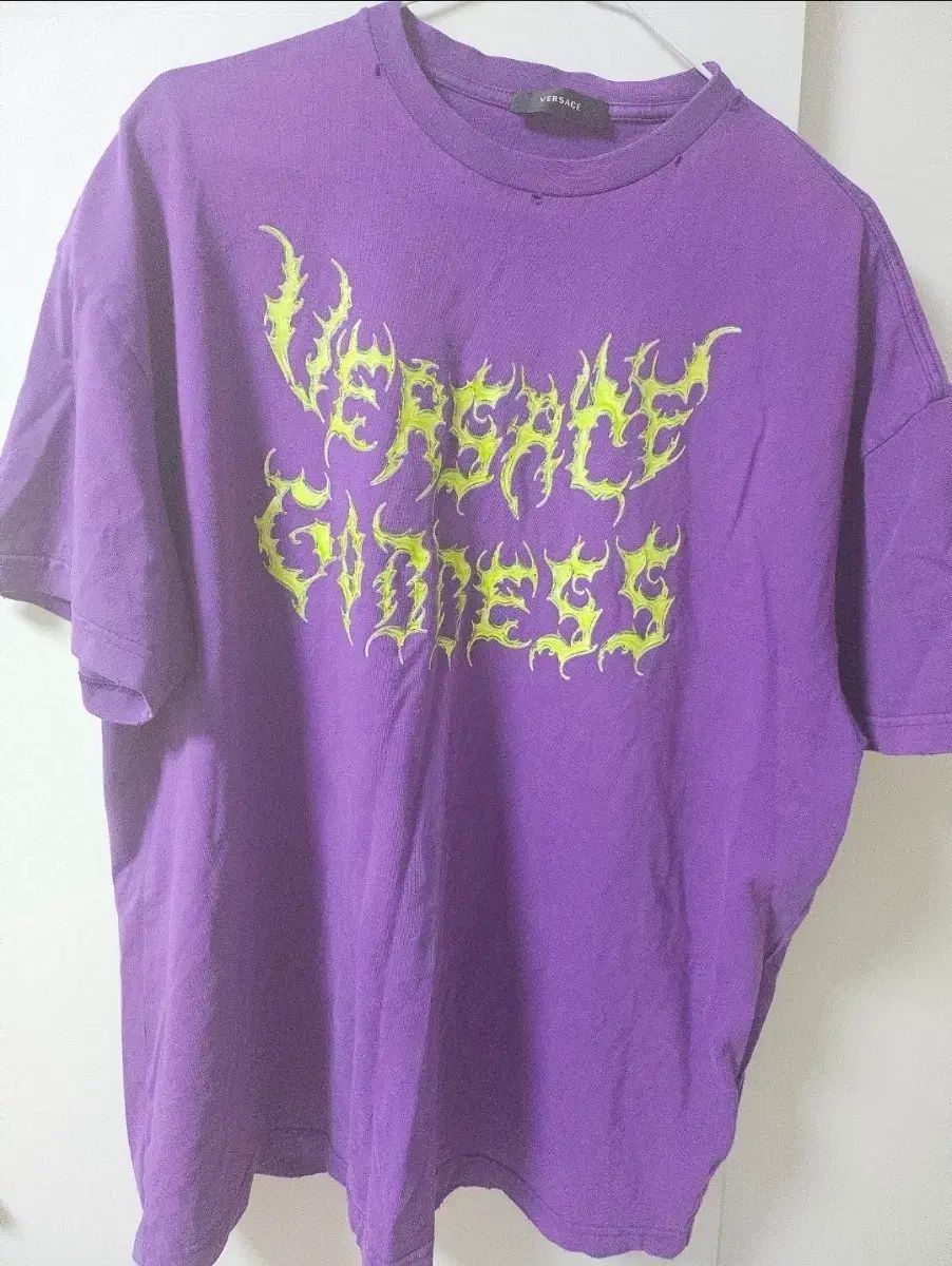 ヴェルサーチェ パープル ロゴ 半袖 Tシャツ