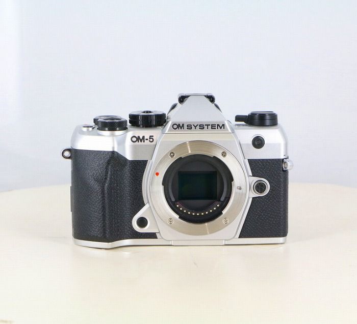 【中古】(オーエムシステム) OM SYSTEM OM-5 MARKII ボディ シルバー