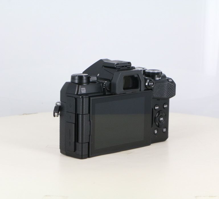 中古】(オーエムシステム) OM SYSTEM OM-5 MarkII ボディ ブラック