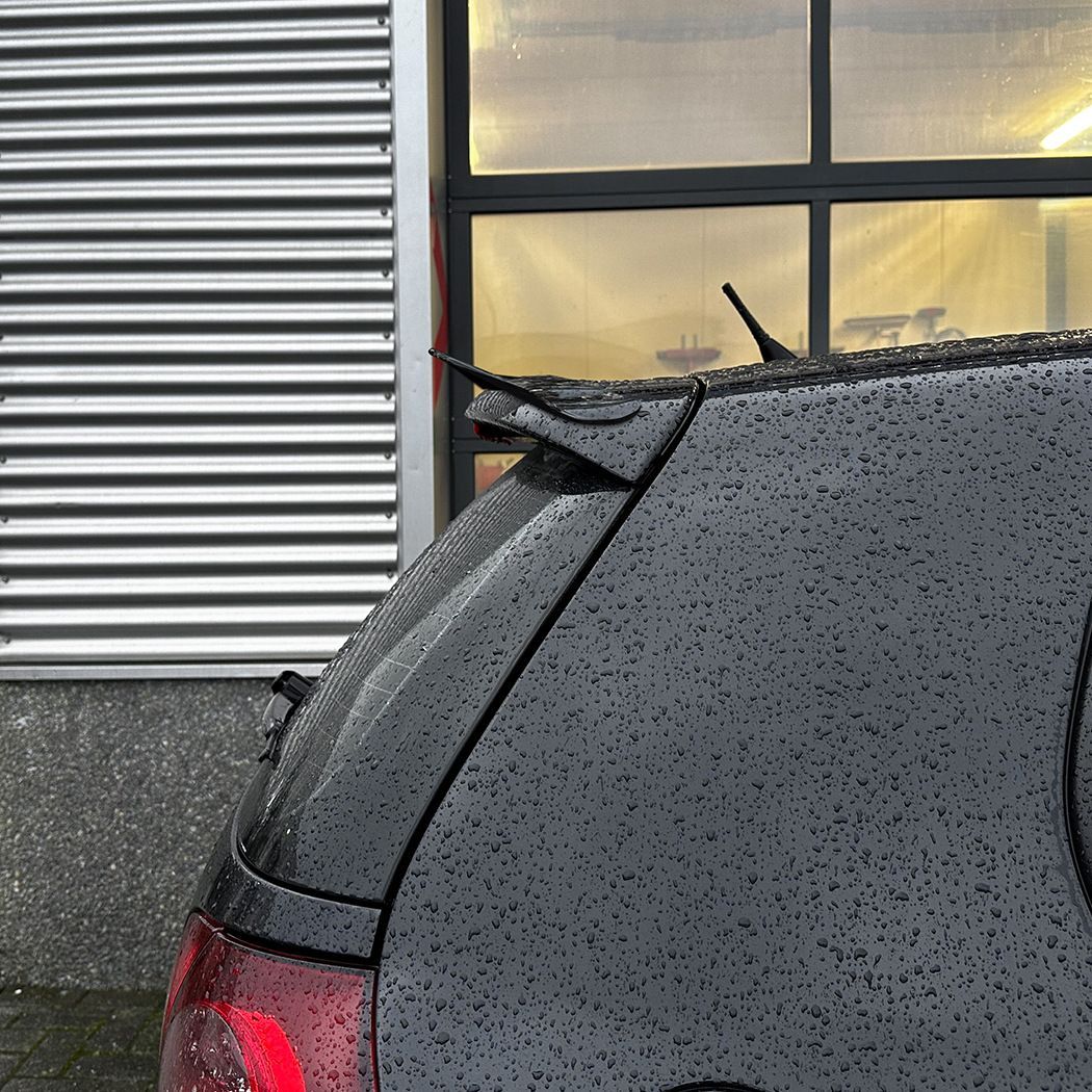 フォルクスワーゲン ゴルフ5 Volkswagen Golf MK5 GTI R32 リアスポイラー ルーフスポイラー ABS製 ピアノブラック カーボン調 シャープデザイン 後部スタイルアップ 外装パーツ エアロパーツ リアビュー引き締め フォルクスワーゲン ゴルフ5 Volkswagen Golf MK5 GTI R32 リアスポイラー ルーフスポイラー ABS製 ピアノブラック カーボン調 シャープデザイン 後部スタイルアップ 外装パーツ エアロパーツ リアビュー引き締め