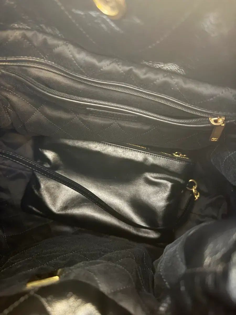 新品級 CHANEL シャネル 22バッグ Mサイズ