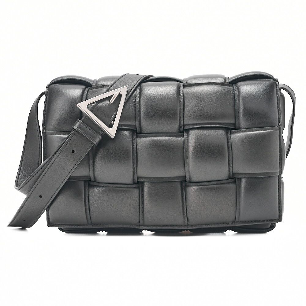 BOTTEGA VENETA ボッテガ　イントレチャート　ラムスキン　パデットカセット　ショルダーバック　黒　シルバー金具 レディースバッグ　ブランド【中古】【送料無料】