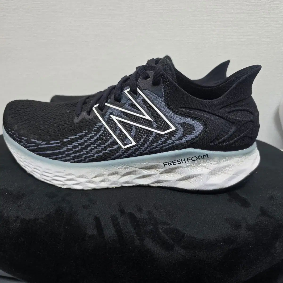ニューバランス Fresh Foam 黒 スニーカー