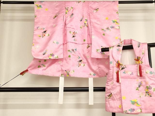 平和屋着物[]七五三　女の子　３歳　三つ身　祝着・被布セット　誰が袖花文　櫛　金彩　AABH2911ja