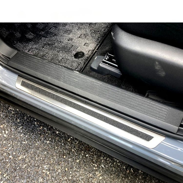 送料無料 日産 エクストレイル Nissan X-Trail T33 2022-2026 年式 専用 ドアスカッフプレート ステップガード プロテクター ステンレス製 両面テープ付き ドレスアップ カスタムパーツ 4点セット かっこいい