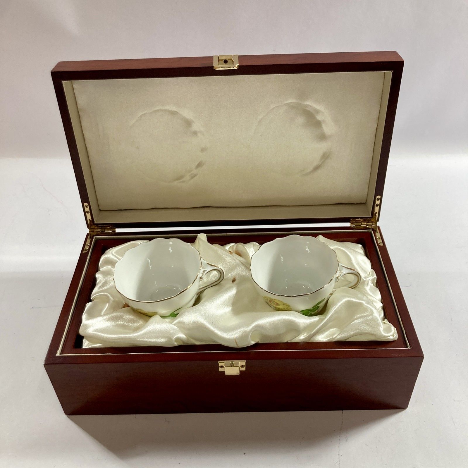 ★ Meissen マイセン カップ・ソーサーセット ２セット 木製ケース入り ベーシックフラワー 花柄 現状品