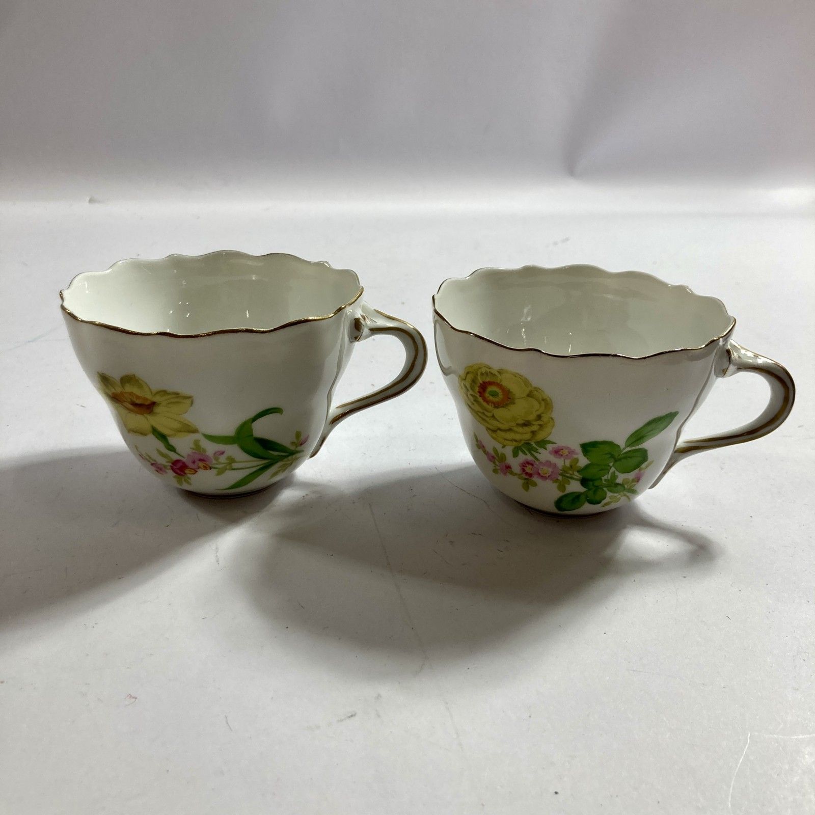 ★ Meissen マイセン カップ・ソーサーセット 2セット 木製ケース入り ベーシックフラワー 花柄 現状品 ★ Meissen マイセン カップ・ソーサーセット 2セット 木製ケース入り ベーシックフラワー 花柄 現状品