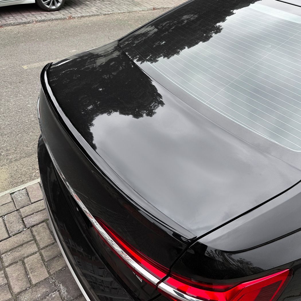 Audi A6 C8 (アウディ A6 C8) 2018-2025 専用 リアスポイラー スポーティブレードデザイン ABS製 カーボン調/ピアノブラック 選べる2色 ドレスアップ効果抜群 走行安定性向上 リアビューシャープに軽量高強度 耐候性おすすめ送料無料